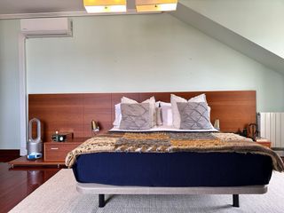 Elegantísimo cabecero con mesillas