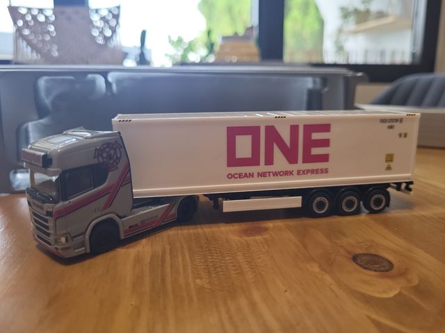 Herpa 941488 – Scania CR 20 HD con contenedor