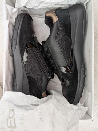 GEOX SIN ESTRENAR talla 39 negros