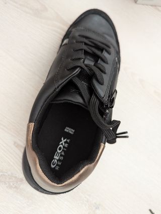 GEOX SIN ESTRENAR talla 39 negros