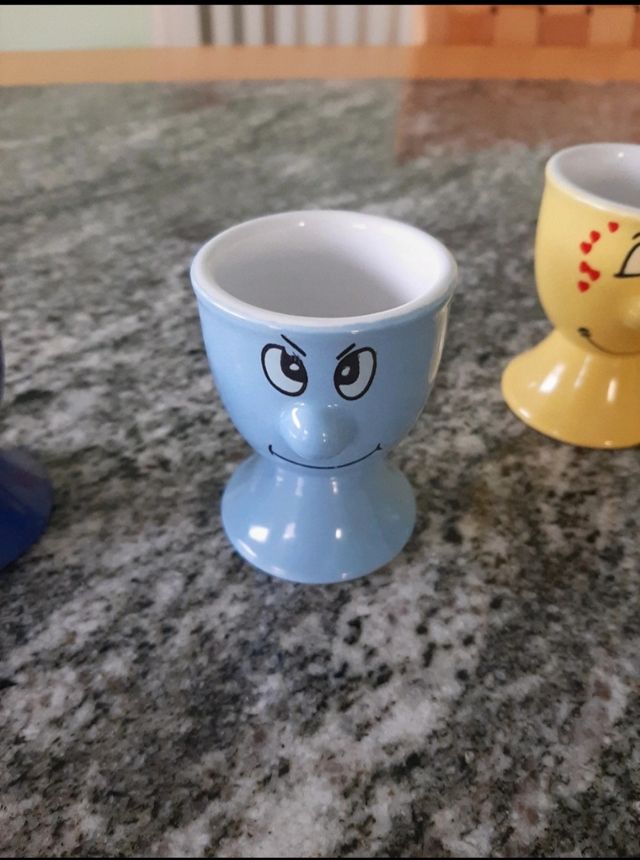 Set portauovo in porcellana