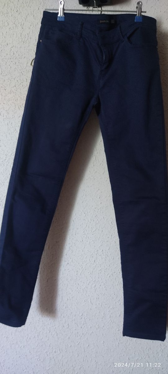 Pantalón Stradivarius talla 40