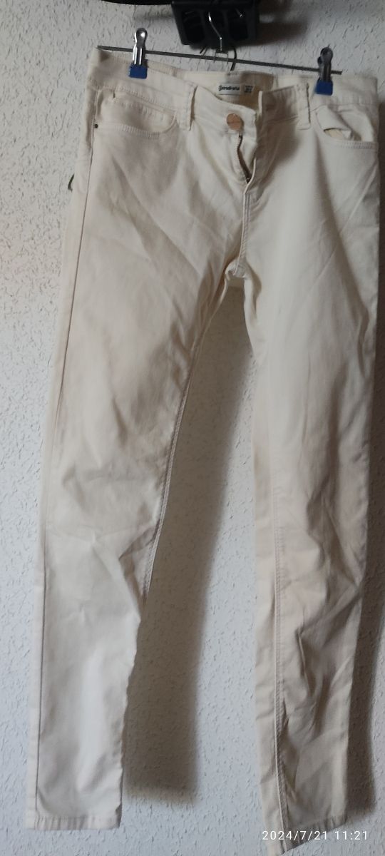 Pantalón Stradivarius talla 40