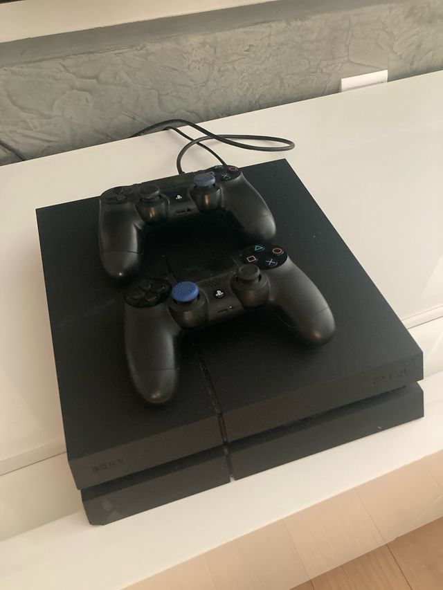 Playstation 4 + 5 juegos.