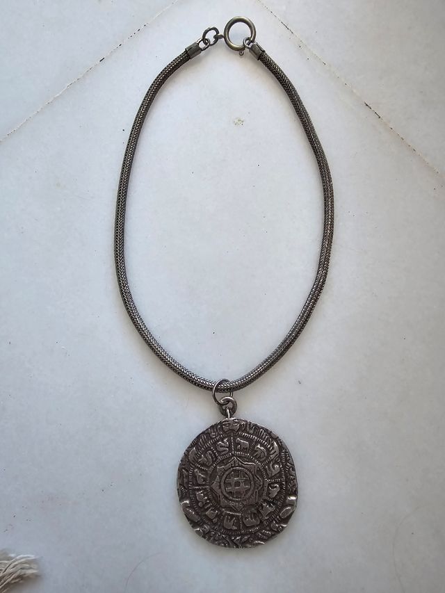 Catena in argento e medaglione azteco