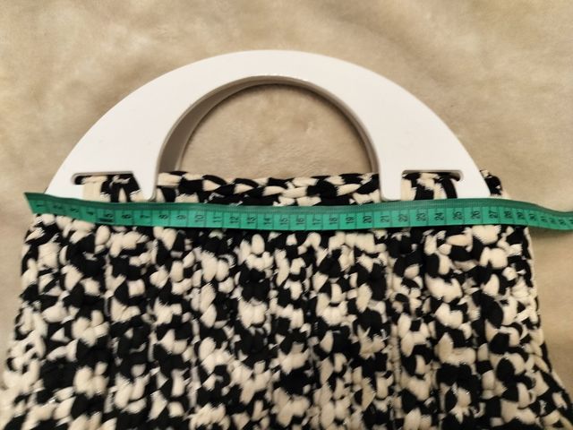 Borsa in fettuccia uncinetto bianco mero