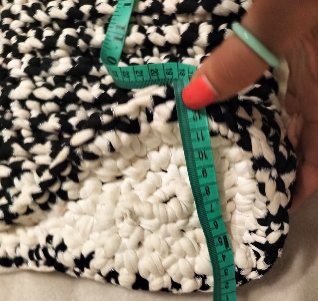 Borsa in fettuccia uncinetto bianco mero