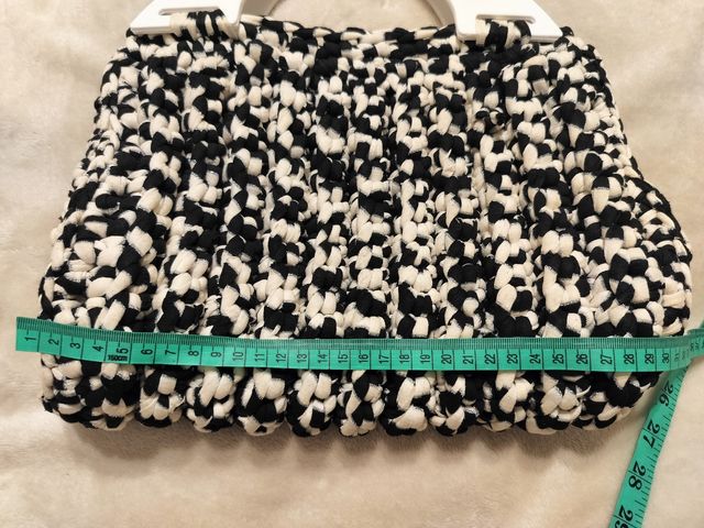 Borsa in fettuccia uncinetto bianco mero