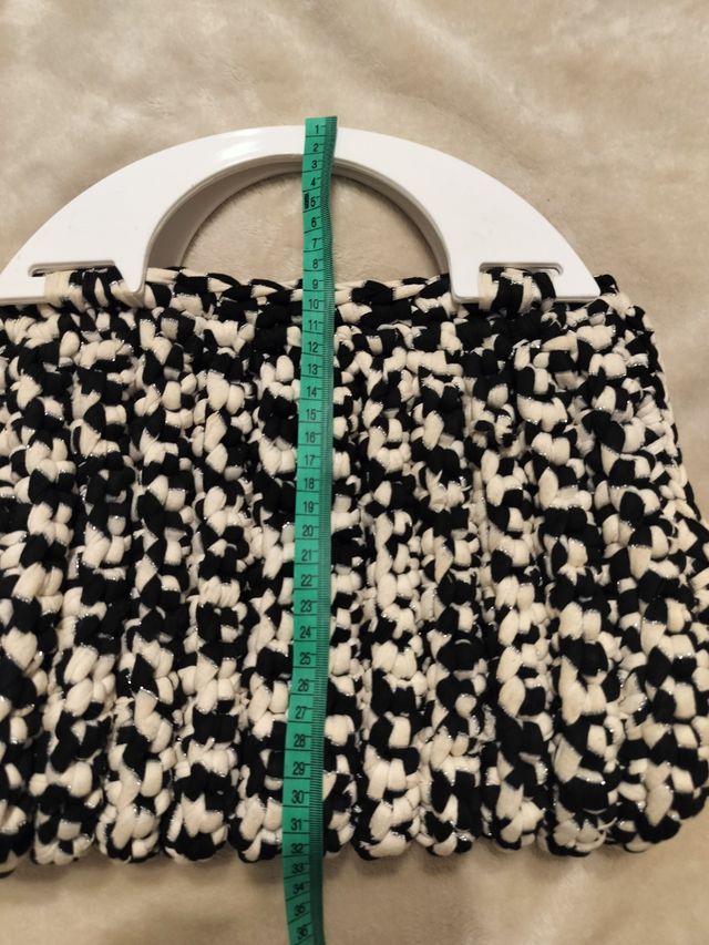 Borsa in fettuccia uncinetto bianco mero