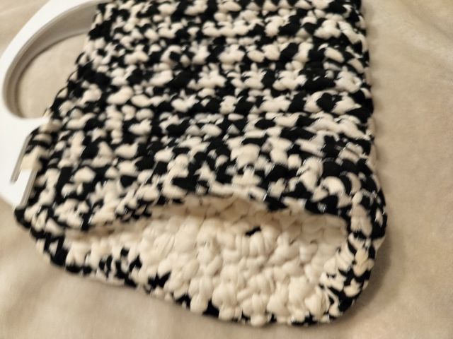 Borsa in fettuccia uncinetto bianco mero