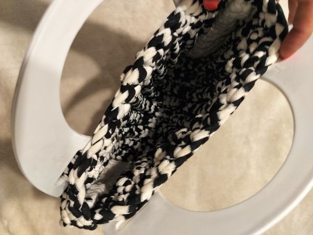 Borsa in fettuccia uncinetto bianco mero