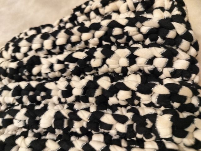 Borsa in fettuccia uncinetto bianco mero