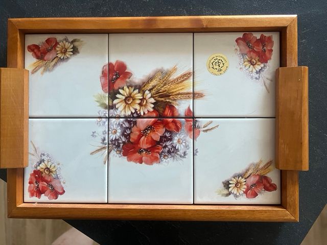 Vassoio legno e piastelle decorate