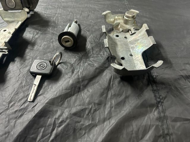 Juego cerraduras vectra a