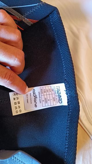 Abbigliamento per sport acquatici con protezione solare