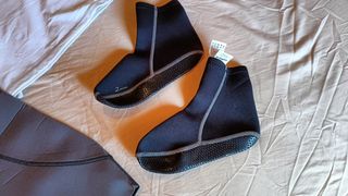 Abbigliamento per sport acquatici con protezione solare