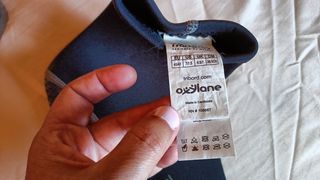 Abbigliamento per sport acquatici con protezione solare