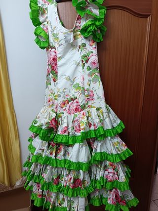 Se vende traje flamenca mujer.