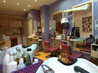 MOBILIARIO PELUQUERÍA Y ESTÉTICA