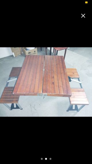 Tavolo in legno per campeggio giovanile