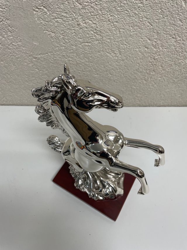 Cavallino Rampante Figura resina con baño de plata