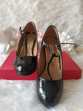 Zapatos de salon  de charol, Nº 39. 1ª Calidad