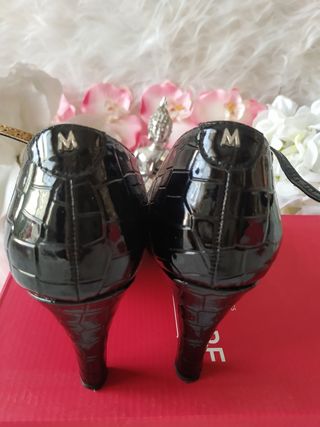 Zapatos de salon  de charol, Nº 39. 1ª Calidad