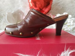 Preciosos zuecos de piel . Nº38