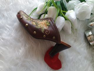 Preciosos zuecos de piel . Nº38