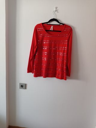 Camiseta roja con rayas de lentejuelas 