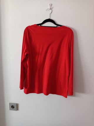 Camiseta roja con rayas de lentejuelas 