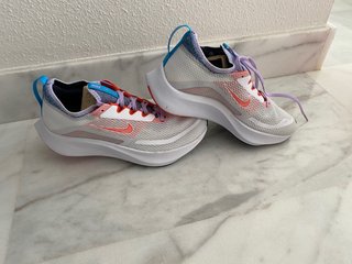 Zapatillas Nike Zoom Fly 4 blancas, talla 39
