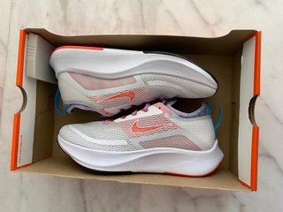 Zapatillas Nike Zoom Fly 4 blancas, talla 39