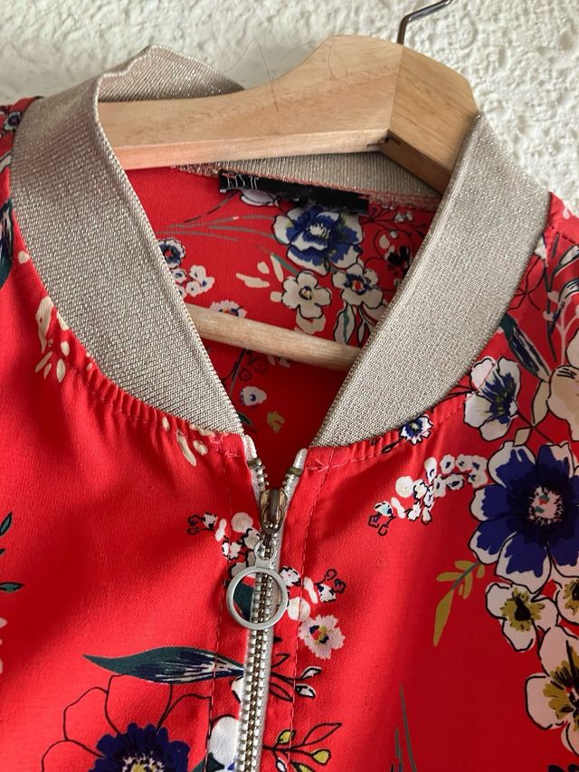 Chaquetilla de verano con flores talla S