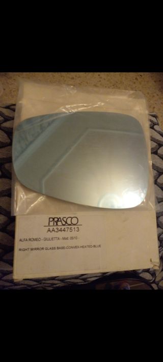 Alfa Romeo (cristal retrovisor).