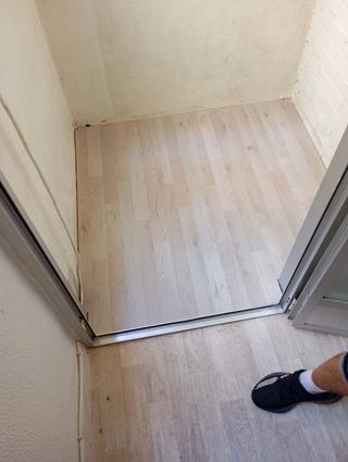 • Montaje de suelos vinílicos y laminados