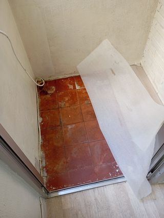 • Montaje de suelos vinílicos y laminados
