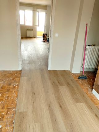 • Montaje de suelos vinílicos y laminados