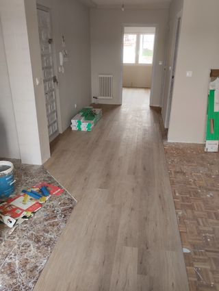 • Montaje de suelos vinílicos y laminados