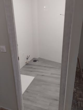 • Montaje de suelos vinílicos y laminados