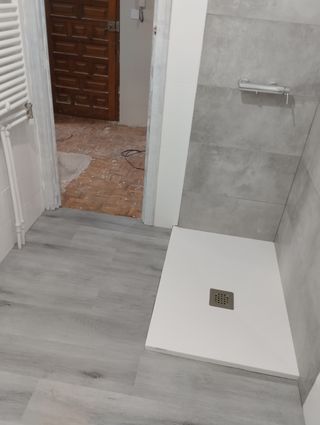 • Montaje de suelos vinílicos y laminados