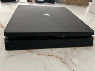 Play Station 4 500GB + mando PS4