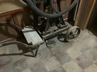 Antigua bomba de trasegar vino