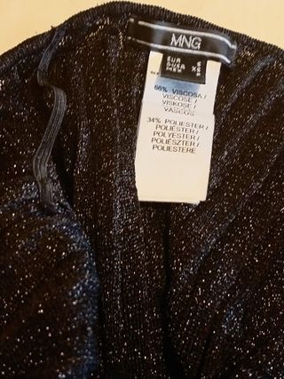 Vestido Escotado negro brillo Mango