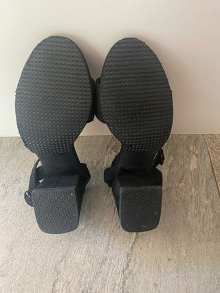 Sandalia tacon ancho negro