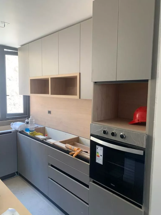 Manitas en Barcelona, montaje e Instalaciones