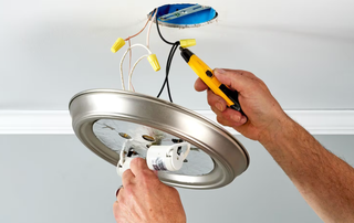 Manitas en Barcelona, montaje e Instalaciones