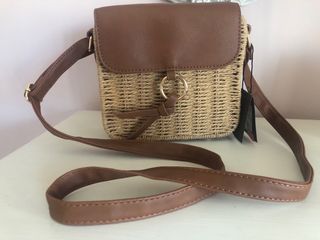 Bolso bandolera a estrenar. Con etiqueta.