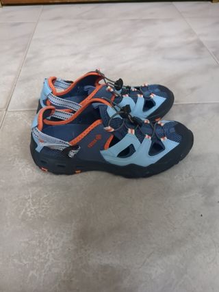 Sandalia deportiva abierta 
