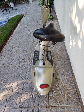 Moto / monopatin electrico retro